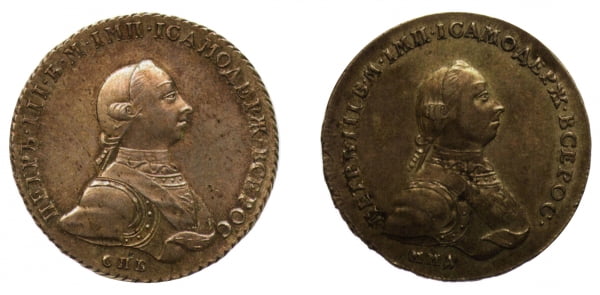 Лицевые стороны двух основных типов рублевых монет Петра III
