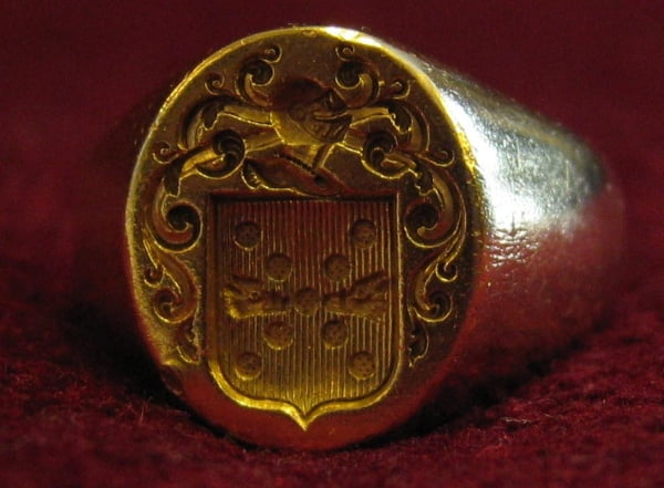 Перстень-печатка с гербом семьи Бароннетов